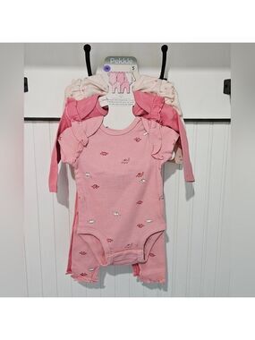 Pekkle Pink and Cream Dinosaur Print Baby 5 Piece Set, New with Tags, 3 Months